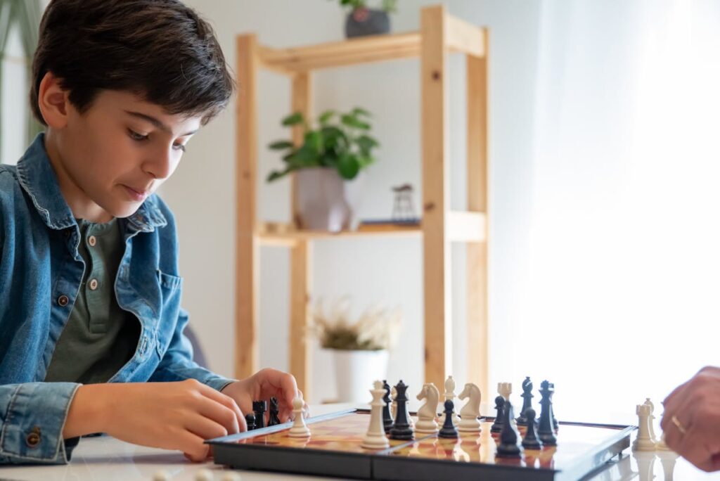 Explore the long-term brain benefits of chess for kids. Discover how this game supports cognitive development and mental agility.