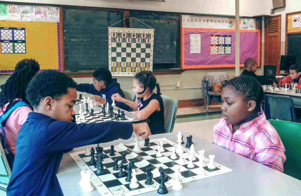 While chess is often seen as a solo activity, it can also be a powerful tool for social and emotional growth. Whether playing one-on-one or in group settings like chess clubs, tournaments, or online games, chess creates opportunities for interaction, collaboration, and community-building.