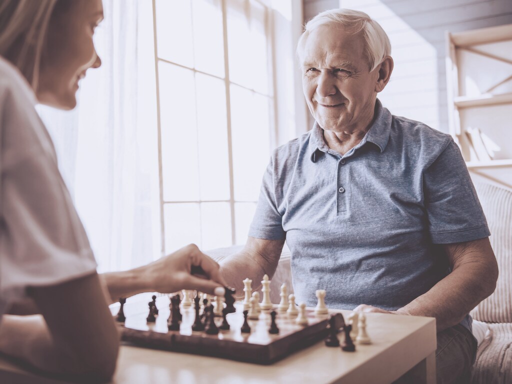 While chess is often seen as a solitary game, it also has a strong social component. Playing chess with others—whether friends, family, or new acquaintances—provides an opportunity to improve your communication and collaboration skills. 