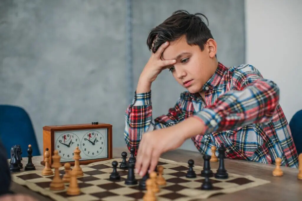 Learn how to avoid common blunders in chess with practical tips for beginners. Improve your strategy, minimize mistakes, and enhance your gameplay.