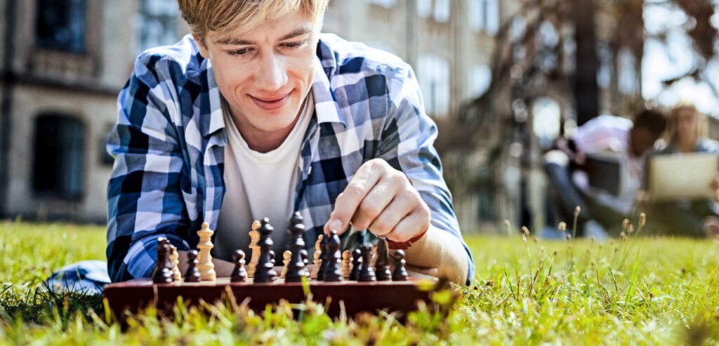 Chess can serve as a therapeutic tool for reducing anxiety and depression. The game requires deep focus and concentration, which can help distract the mind from worries and negative thoughts. 