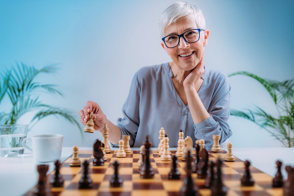 As we age, it’s easy to fall into routines that don’t challenge the brain. Cognitive stagnation occurs when we stop engaging in activities that stimulate our minds, leading to a gradual decline in mental sharpness. Chess is an excellent way to break out of this stagnation because it continuously challenges the brain with new problems to solve and strategies to develop.