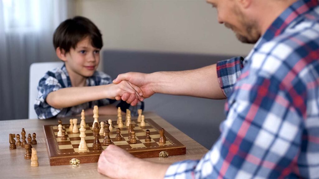 Chess teaches kids to think critically and solve problems. Discover strategies to develop your child's mental agility through chess.