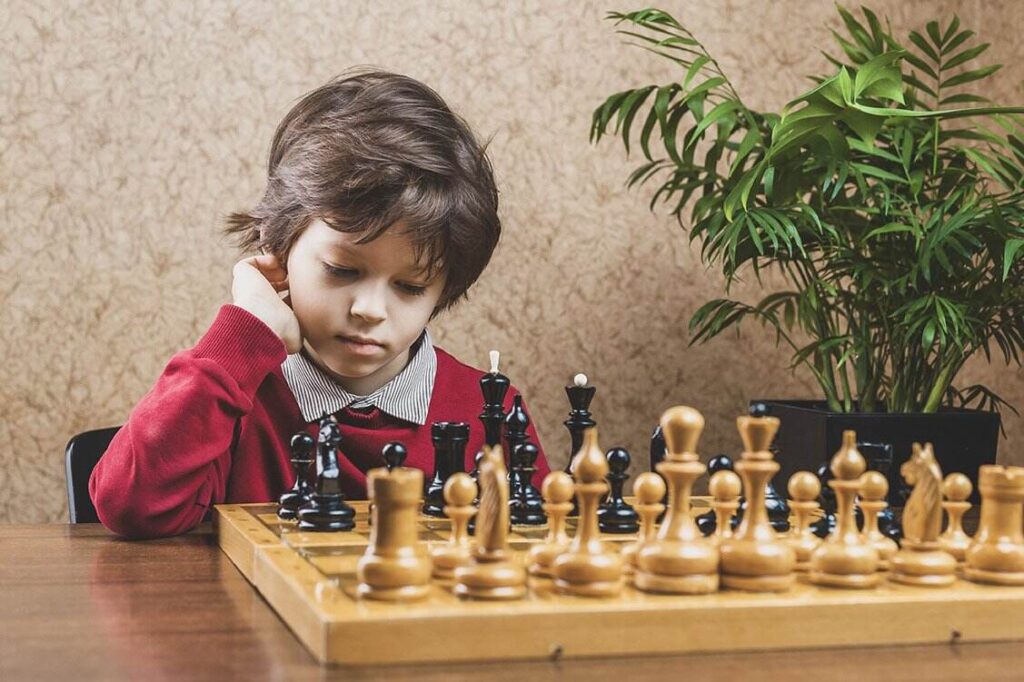 Discover how chess boosts brain power in kids. Learn how this game strengthens cognitive skills and accelerates mental growth.