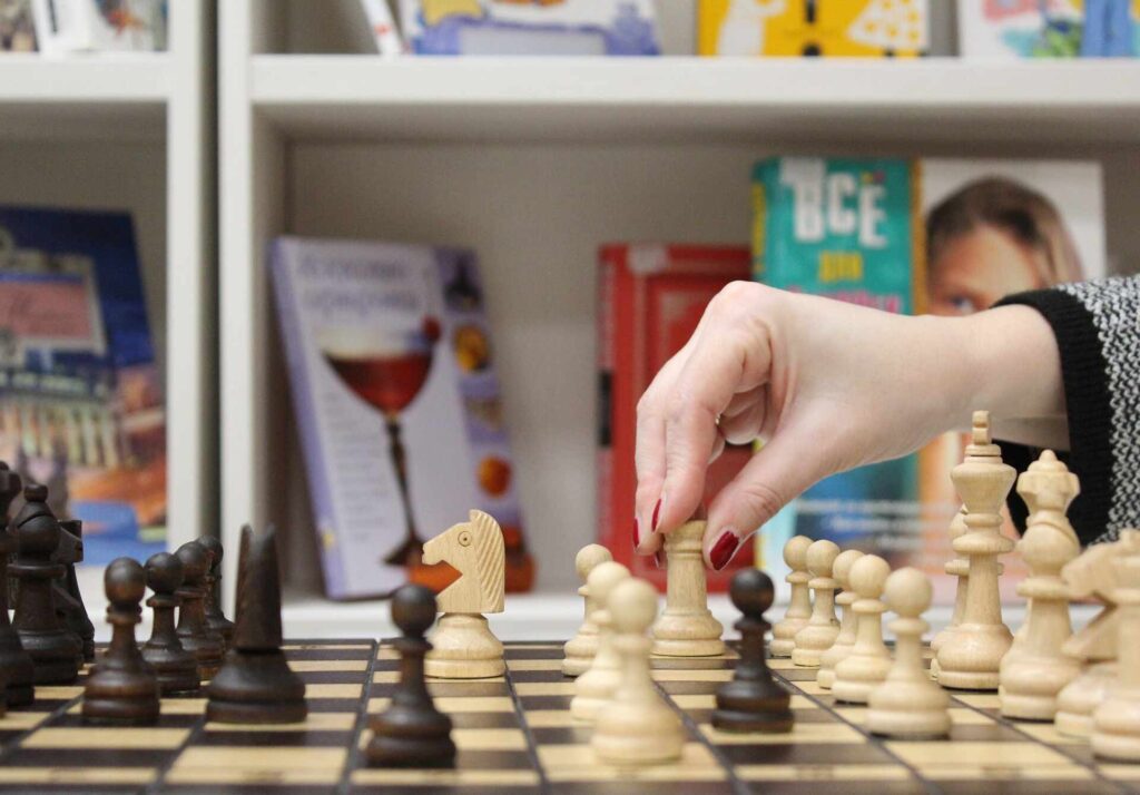 Learn how chess improves memory and retention, giving students an academic edge and boosting their ability to learn effectively.