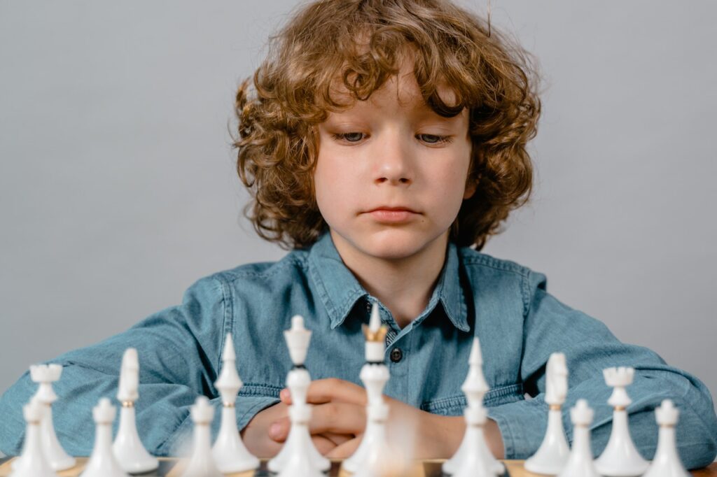 Explore the impact of chess on developing analytical thinking in children. Learn how playing chess improves problem-solving and critical skills.