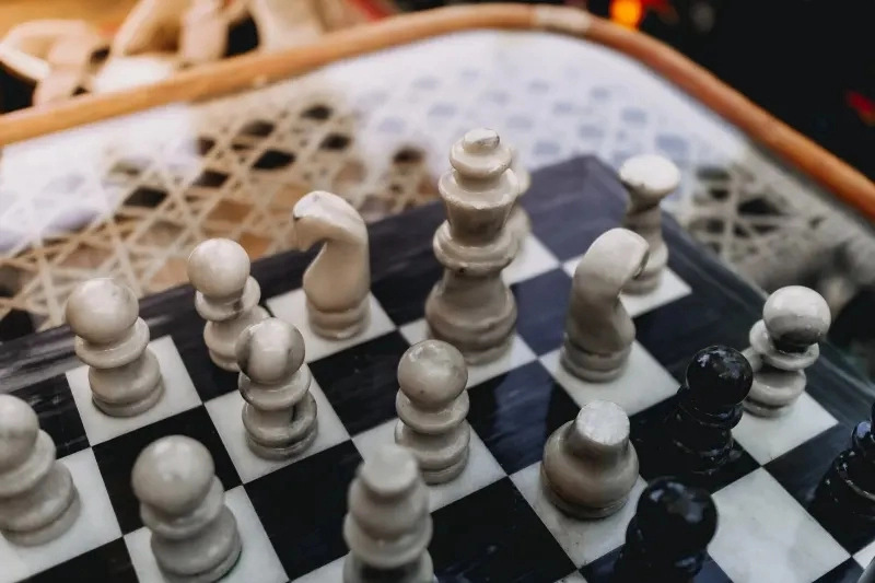 In both life and chess, we are often faced with situations where we must make decisions quickly, with limited information. Chess, particularly in fast-paced formats like blitz or bullet chess, teaches players how to think quickly and make smart choices under pressure.