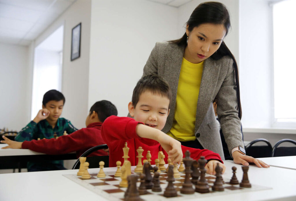 Chess is one of the best tools for boosting cognitive development in children. The mental processes involved in playing chess—such as attention, memory, and problem-solving—engage multiple areas of the brain. This continuous brain exercise has significant long-term benefits.