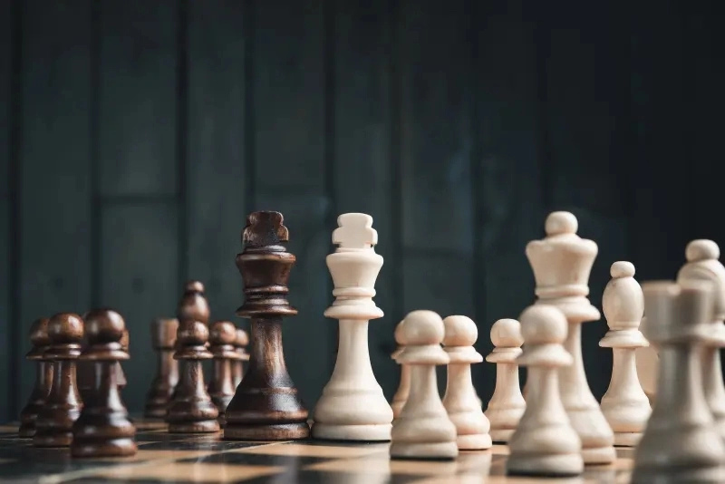 Chess enhances real-life problem-solving skills. Learn how the game’s strategies apply to everyday challenges and decision-making.