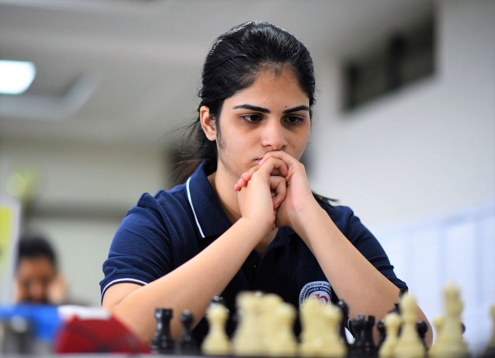 While many tournaments are open to both men and women, the National Women’s Chess Championship focuses solely on the country’s top female players. This prestigious event is organized annually by the All India Chess Federation (AICF) and is critical for promoting and advancing women’s chess in India.