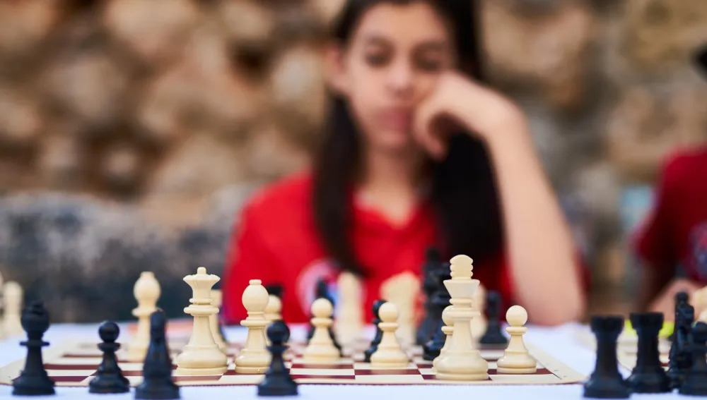 Consistency is a hallmark of mental toughness. In chess tournaments, consistent play is often more valuable than occasional brilliance. A player who performs solidly across multiple games is more likely to succeed than one who wins spectacularly but also makes many mistakes.