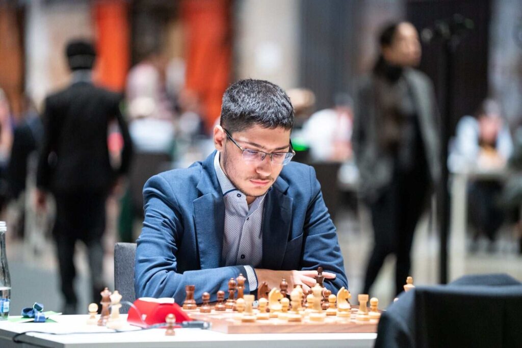 Behind every great chess player, there is often a strong support system, and Alireza Firouzja is no exception. Like many prodigies, Firouzja has benefited from a solid foundation, including family support, mentorship, and coaching.