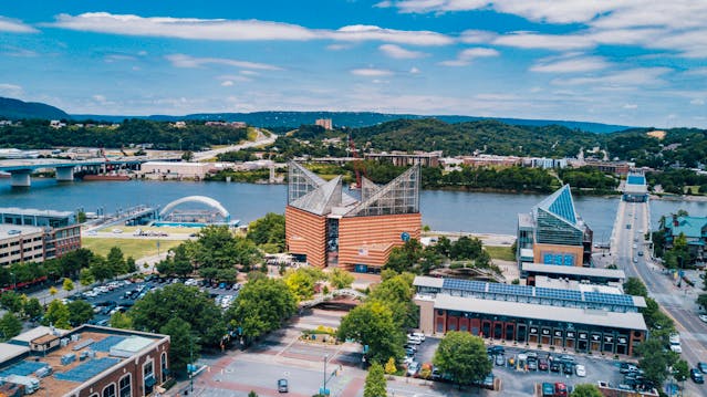 Uncover Tennessee’s top 5 chess coaching academies. From Nashville to Knoxville, learn from expert instructors in structured, skill-based programs.