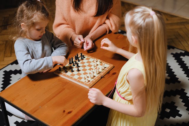 Explore Oregon’s best chess coaching academies. These top 5 programs deliver expert training across the state for youth, adults, and competitive players.