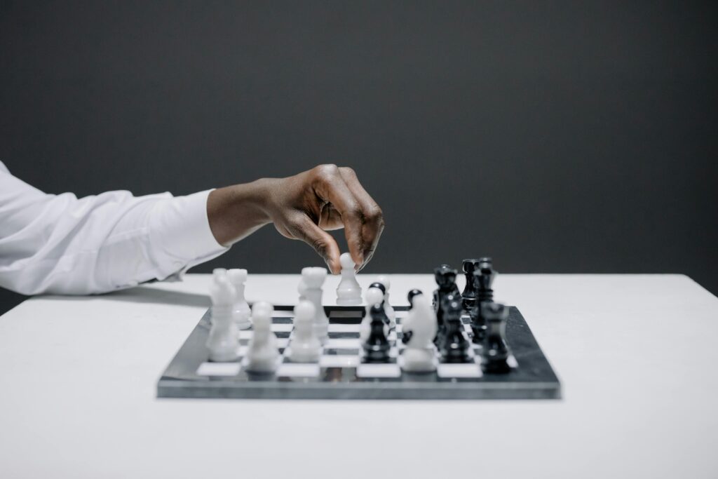 One of the biggest problems with offline training is randomness. One day it’s about openings. The next week, something completely different. This doesn’t happen with online training that follows a structured curriculum.