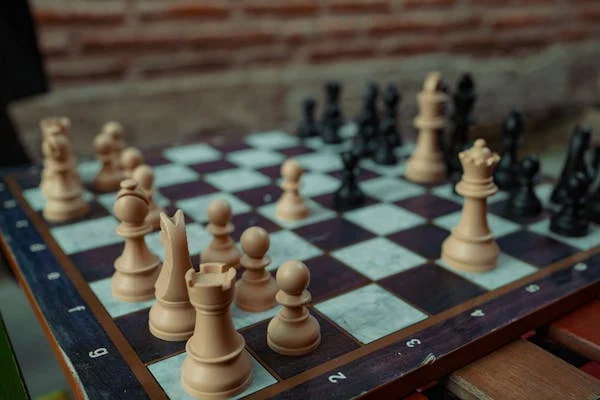 Looking for quality chess training in Salalah? Check out the top 5 chess academies offering expert coaching, tournaments, and personalized instruction.