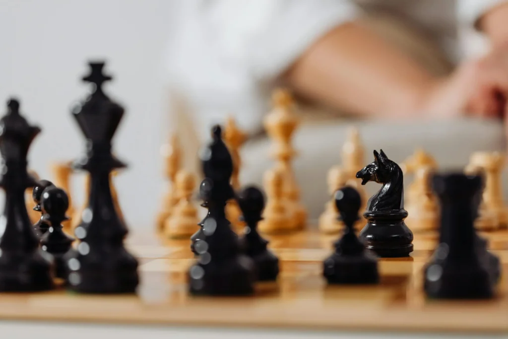 Online platforms offer something offline classes never can—analysis engines, game reviews, puzzles, and visual trainers that give instant feedback. These tools help you understand not just the what, but the why behind every move.