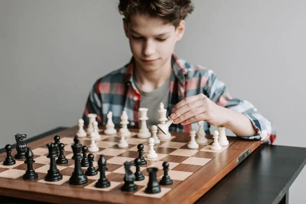 The world is changing fast. And how we learn is changing too. Just like schools now use smart boards, videos, and apps—chess training has moved online. But this isn’t just a trend. It’s the future.