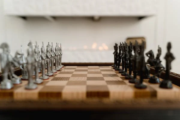 More and more people are learning online. It’s not just about school. It’s also about hobbies, sports, music—and yes, chess. The internet makes it easy to connect with experts from anywhere. Kids can now learn from the best, right from their room. No long drives. No missed classes. Just focused learning.