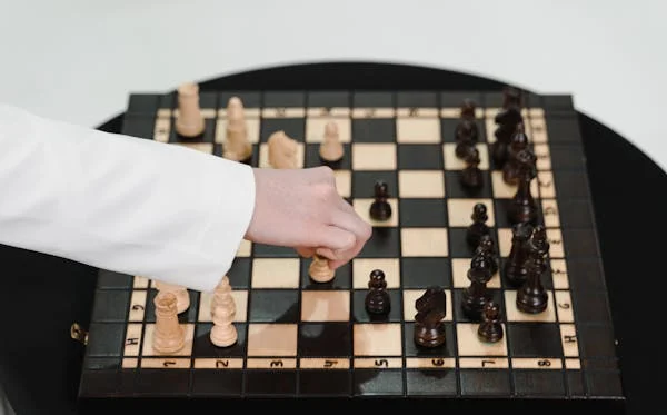 Find the leading chess coaching centers in Madinat Khalifa, Doha. Compare expert tutors, programs, and facilities to elevate your chess game.