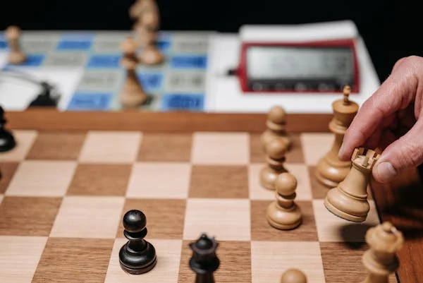 Online academies like Global School of Chess have solid, step-by-step curriculums. That means your child won’t get lost. They’ll know exactly what they’re learning and why.