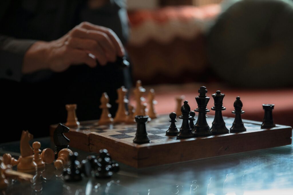 It’s structured
Good online academies (like Global School of Chess) follow a full roadmap. Every lesson is planned. Every move your child makes is tracked. Every mistake is a chance to learn. And parents get clear reports on how their child is doing.