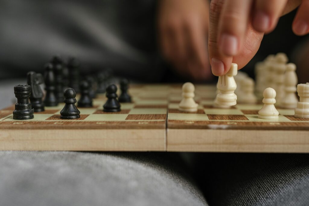 Let’s think bigger for a moment—not just about chess, but about what kind of learning truly works for children today. Fast, flexible, and fun. That’s what they need. And that’s exactly what online chess training gives them.