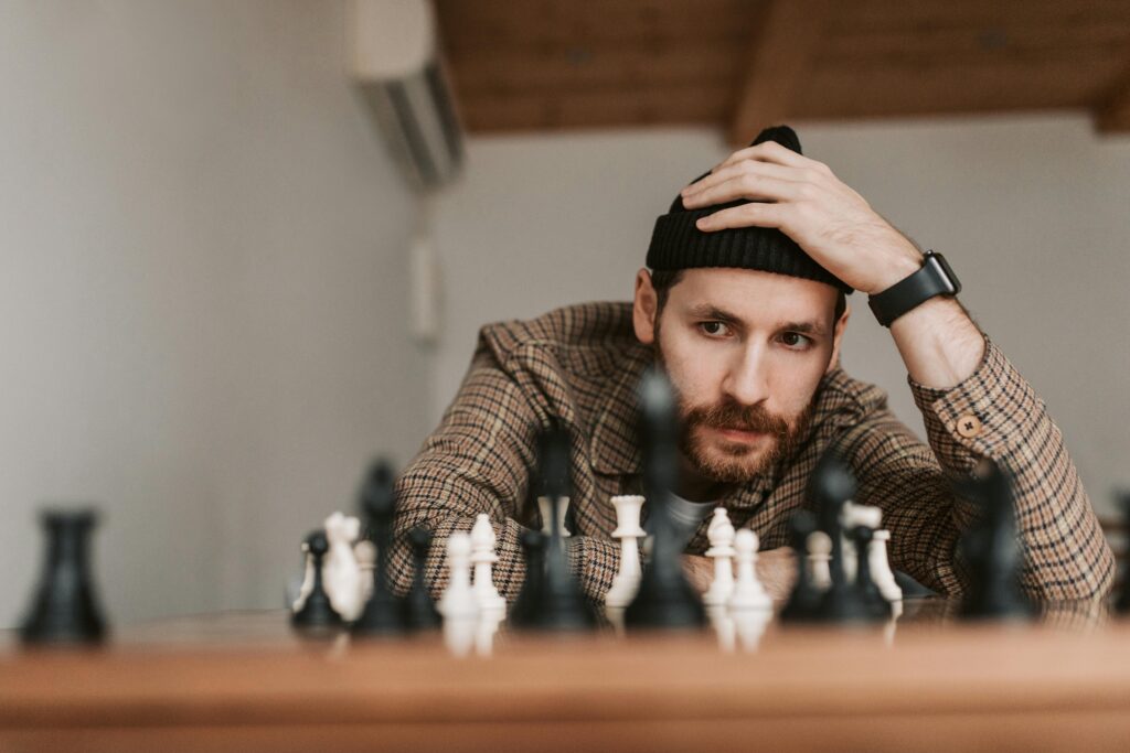 Discover the top 5 chess coaching academies in East Kilbride, Glasgow. Learn from top coaches and elevate your game.